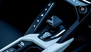 Фотография интерьера Lynk & Co 06